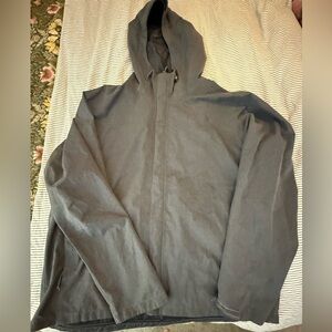 The North Face Men's Dark Grey Hooded Venture Raincoat